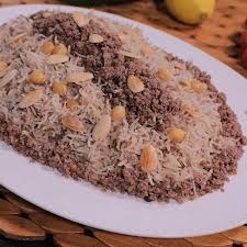 طبق أرز باللحمة المفرومة
