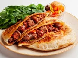 سندوتش حواوشي سجق