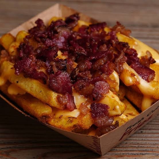 فرنش فرايز + سوسيس + باربكيو