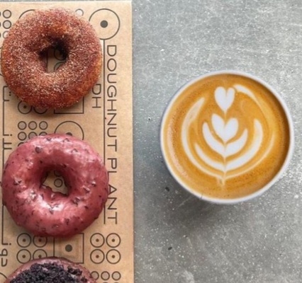 ١ قطعه دونتس + كوفى من اختيارك)