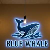 شعار BLUE WHALE
